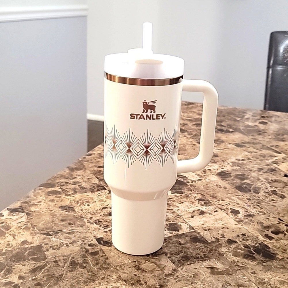 DECO COLLECTION Limited Edition Stanley Cup Flowstate Tumbler 40 oz New Release